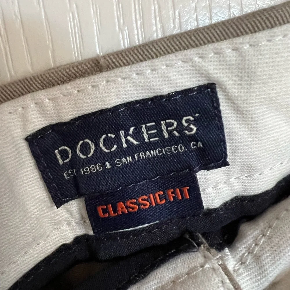 Dockers easy‎ khaki classic fit stretch pants no wrinkles size 40x30 NEW!